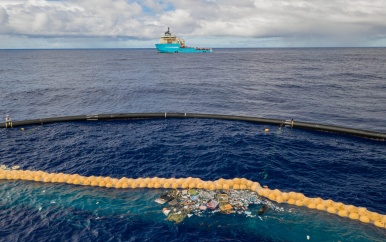 The Ocean Cleanup brengt eerste lading afval uit Grote Oceaan aan land