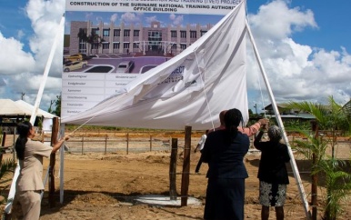 Onthulling naambord SNTA-gebouw