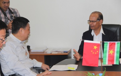 Minister Parmessar en Chinese ambassadeur bespreken landbouwovereenkomsten