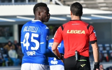 Steun voor woedende Balotelli: Lazio krijgt geldboete vanwege racisme