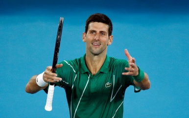 Novak Djokovic boekt 900ste profzege in Melbourne