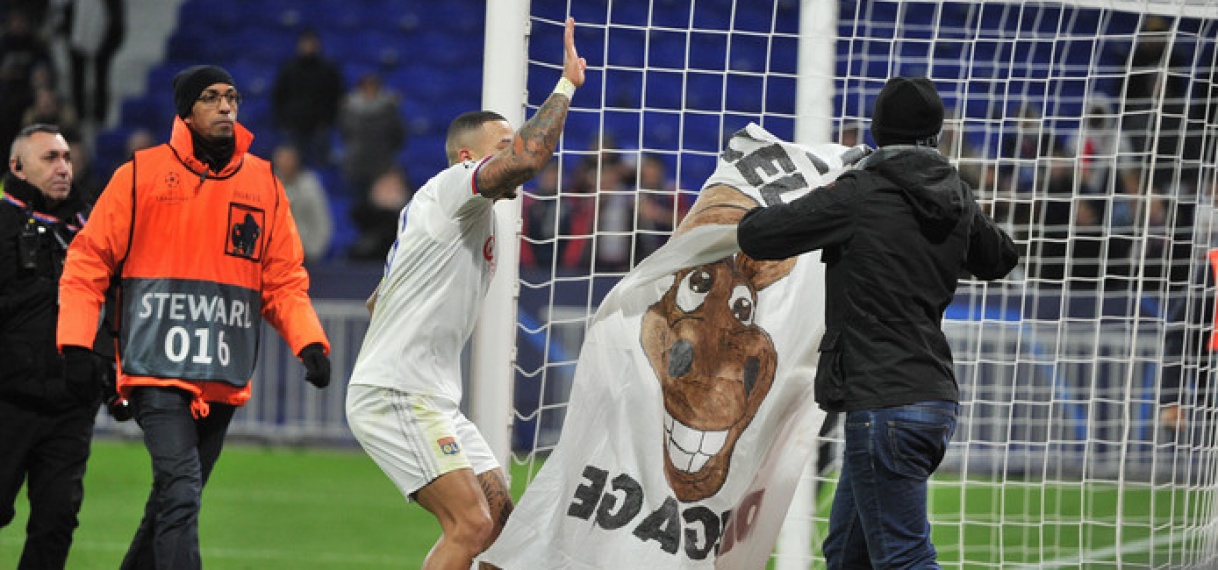 UEFA klaagt Lyon aan vanwege clash Memphis met eigen fans