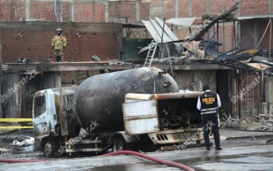 Tankwagen vol vloeibaar aardgas explodeert in Lima
