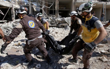 Twaalf doden door luchtaanval in Idlib, Syriërs nog massaal op de vlucht