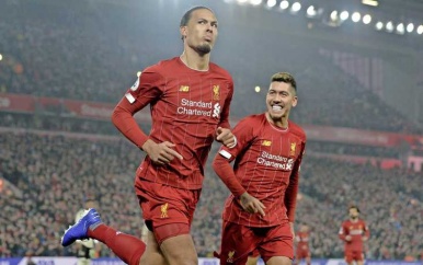 Liverpool dankzij scorende Virgil van Dijk nog steviger aan kop in Premier League.