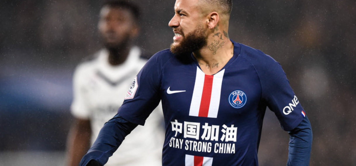 Mijlpaal voor Cavani en rood voor Neymar bij doelpuntenfestijn in Parijs