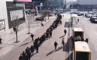 Zuid-Koreanen massaal in de rij voor gezichtsmasker