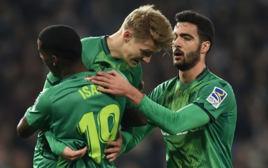 Isak en Ödegaard elimineren Real Madrid in krankzinnig duel