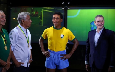 Brazilië herdenkt wereldtitel 1970 met standbeeld Pelé