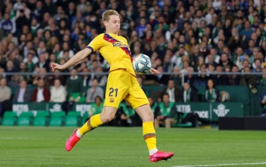 Scorende De Jong en met assists strooiende Messi leiden Barça langs Betis