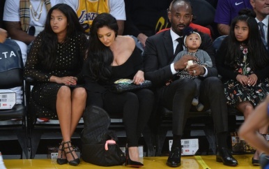 Indrukwekkend eerbetoon aan Kobe Bryant en dochter Gianna in LA