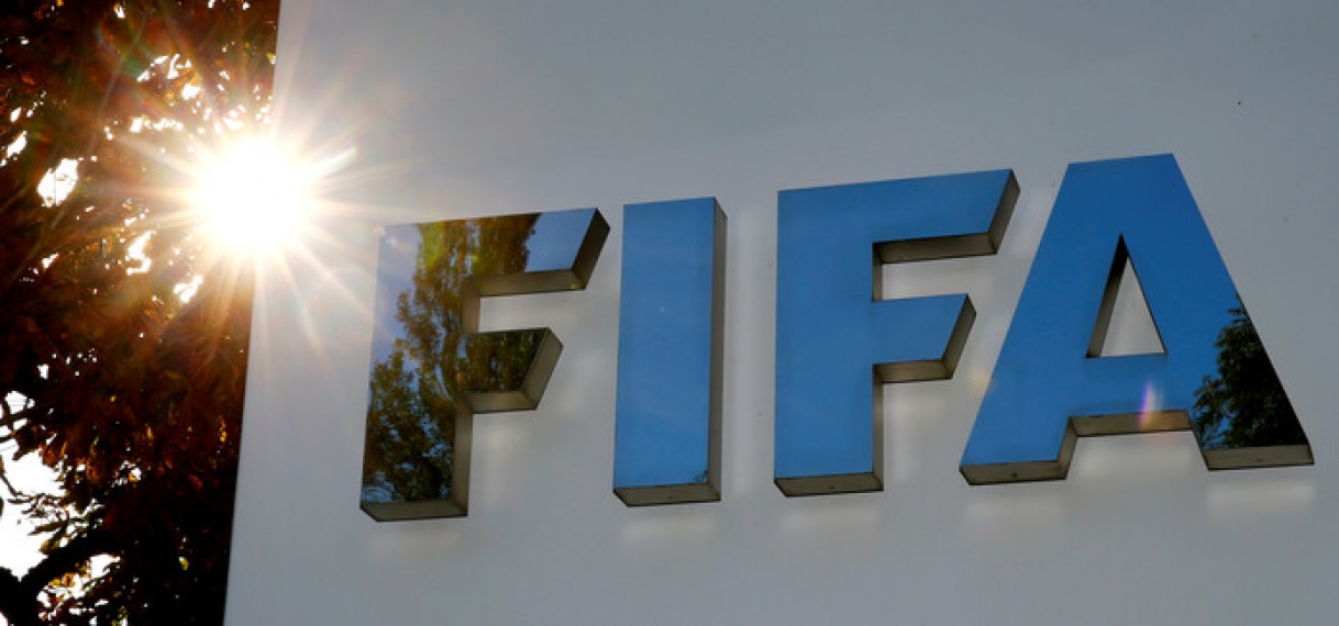 ‘FIFA wil transferperiode verschuiven en contracten automatisch verlengen’.