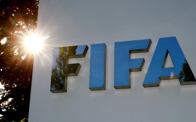 ‘FIFA wil transferperiode verschuiven en contracten automatisch verlengen’.