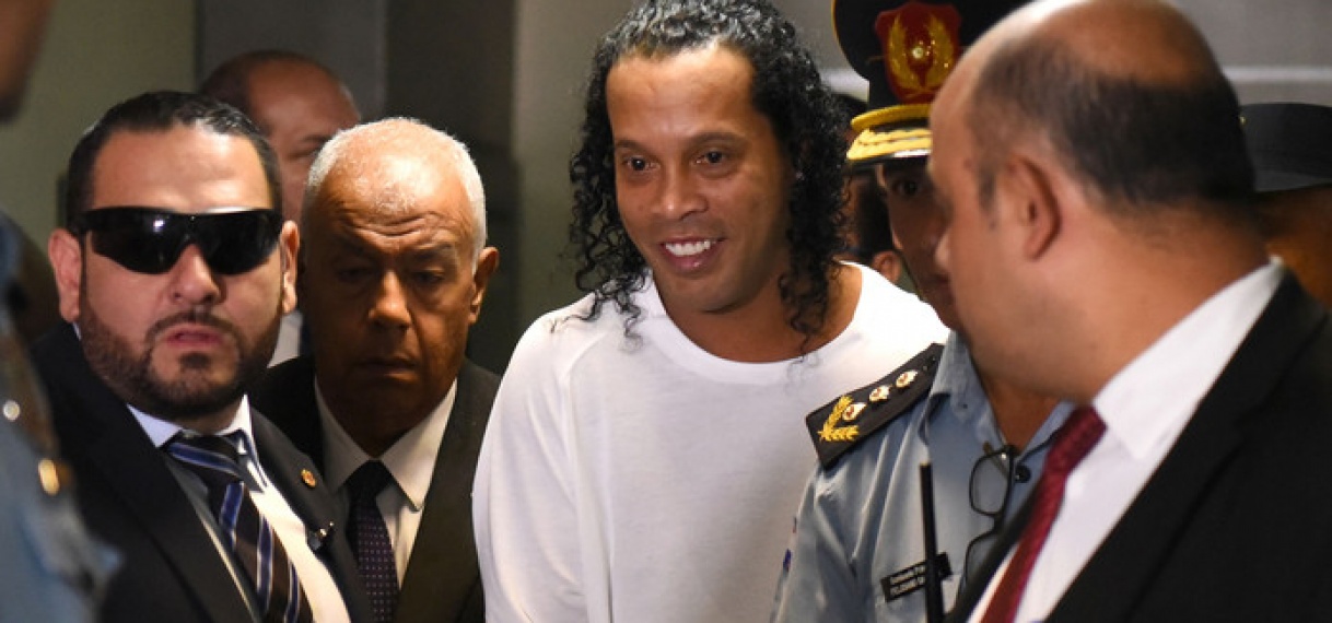 Gevangenisdirecteur: Ronaldinho opgewekt en altijd lachend in de cel