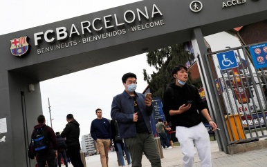 FC Barcelona negeert spelersraad en verlaagt lonen met 70 procent
