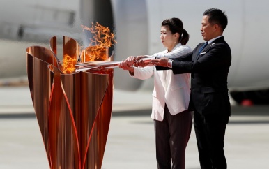 Olympische vlam krijgt sobere ontvangst bij aankomst in Japan