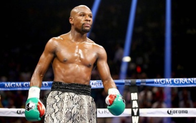 Mayweather ontfermt zich over jonge boksers.