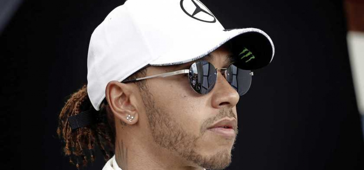 Hamilton ontkent gerucht over ’droomtransfer’ naar Ferrari