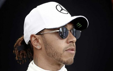 Hamilton ontkent gerucht over ’droomtransfer’ naar Ferrari
