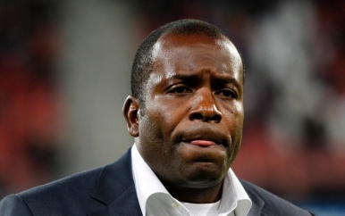 Stanley Menzo start weer op in China: ‘Nu zien we wat profs voor bevoorrechte mensen zijn’
