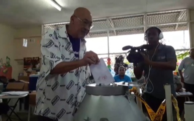 Suriname stemt; stembureaus open tot 21.00 uur