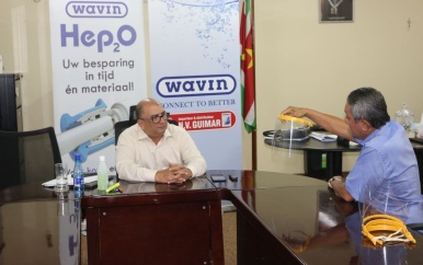 Guimar NV Suriname doneert 1500 gezichtsbeschermers aan Volksgezondheid