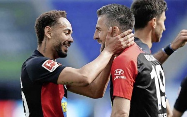 Hertha-spelers lappen nieuwe gedragscodes voor juichen aan hun laars.