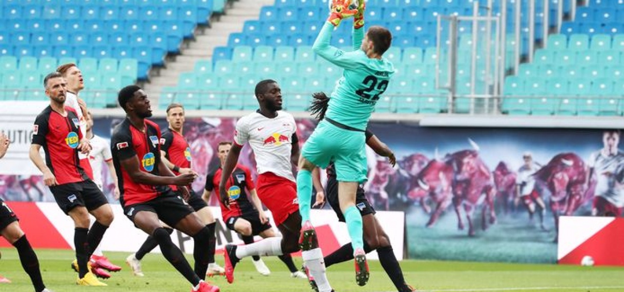 Tien man Leipzig profiteren niet optimaal van nederlaag Dortmund.