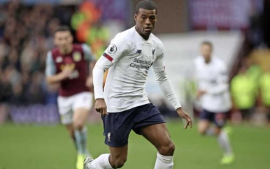 Georginio Wijnaldum helpt oud-club Sparta een handje.