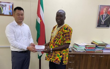 Xianning doneert beschermingsmateriaal aan RO