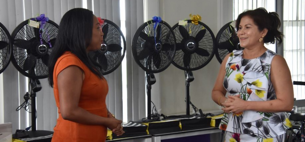 First Lady doneert aan ziekenhuizen