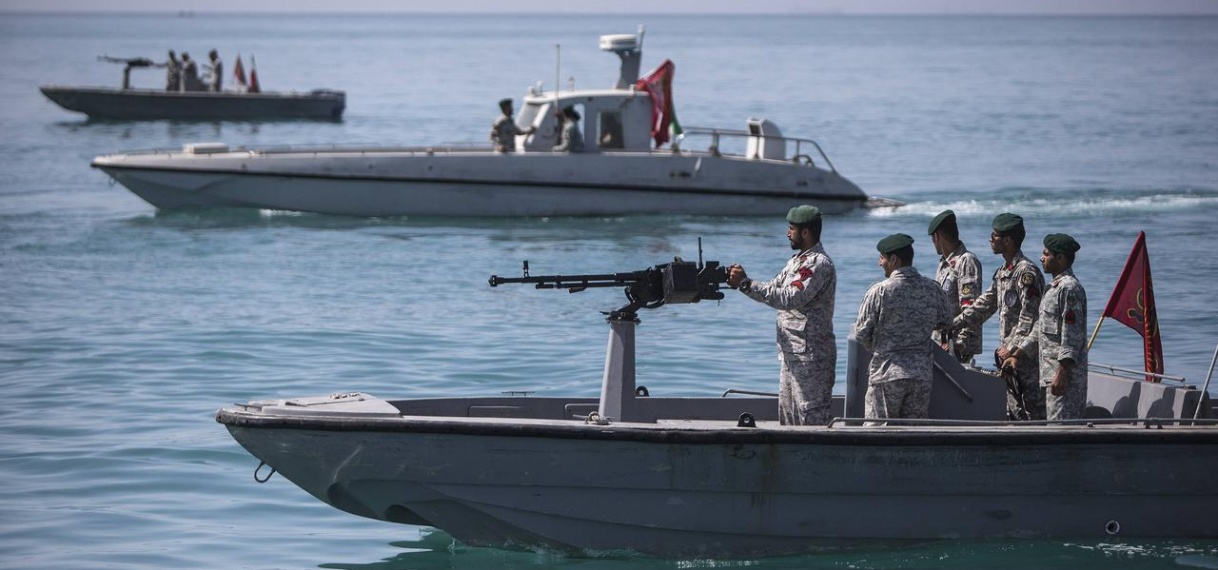 Iraans leger raakt bij oefening per ongeluk eigen schip met raket, 19 doden