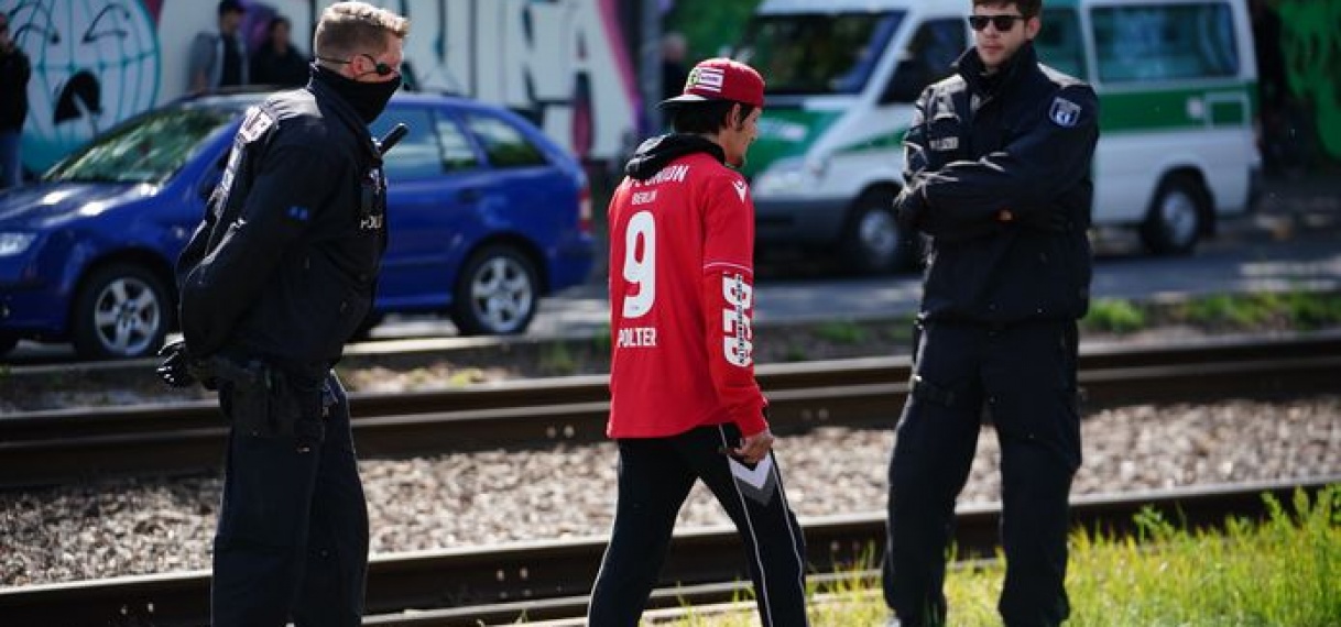 Politie moet ingrijpen voor Union-Bayern: twintigtal fans bij stadion in Berlijn