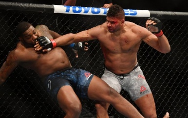Memorabele avond voor jarige Alistair Overeem met zege én record