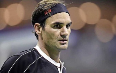 Federer na nachtwerk moeizaam naar achtste finales op Roland Garros