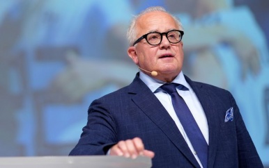 Preses Duitse voetbalbond maakt zich sterk voor salarisplafond