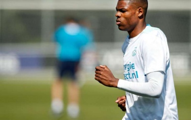Dumfries traint individueel bij PSV vanwege bijwonen protest tegen racisme.