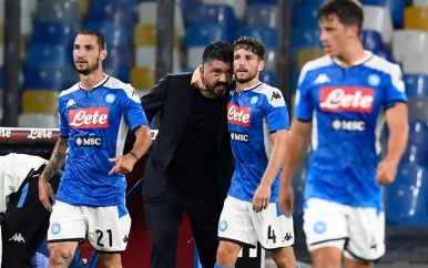 Mertens schiet Napoli naar finale Coppa en pakt bijzonder record.
