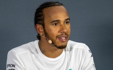 Hamilton merkt dat er nu meer wordt gedaan in strijd tegen racisme