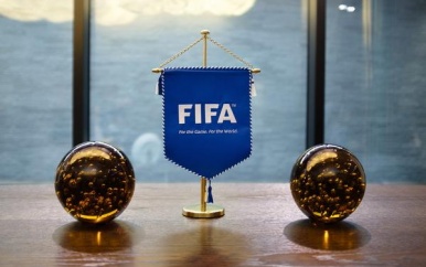 Van de FIFA mogen profs dit seizoen niet 2, maar 3 keer van club wisselen