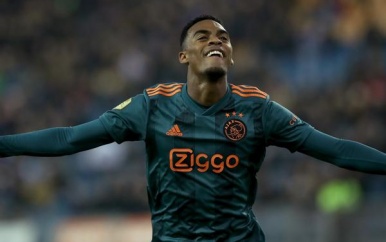 Ajax houdt Gravenberch langer binnenboord: ‘Ik wilde hier altijd al blijven’