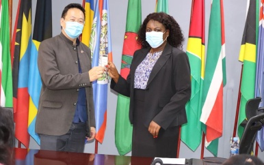 Minister Walden wil bestaanszekerheid voor elke Surinamer