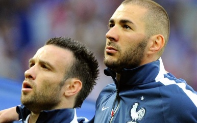 Franse aanklagers willen Benzema laten berechten voor afpersen Valbuena