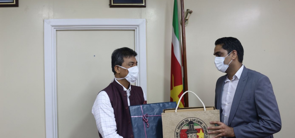 Indiase Ambassadeur bezoekt minister Amar Ramadhin