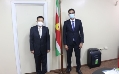 Beleefdheidsbezoek Chinese ambassadeur aan minister Ramadhin