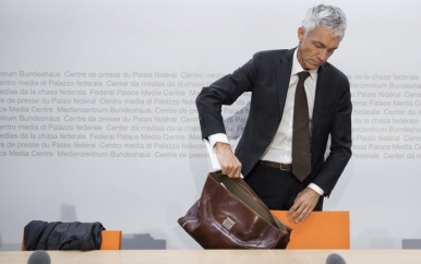 Zwitserse topjurist stapt op om FIFA-schandaal.