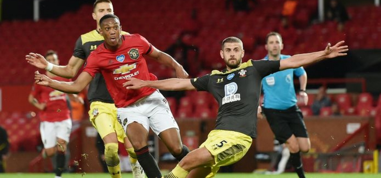 ManUnited geeft zege weg in blessuretijd.
