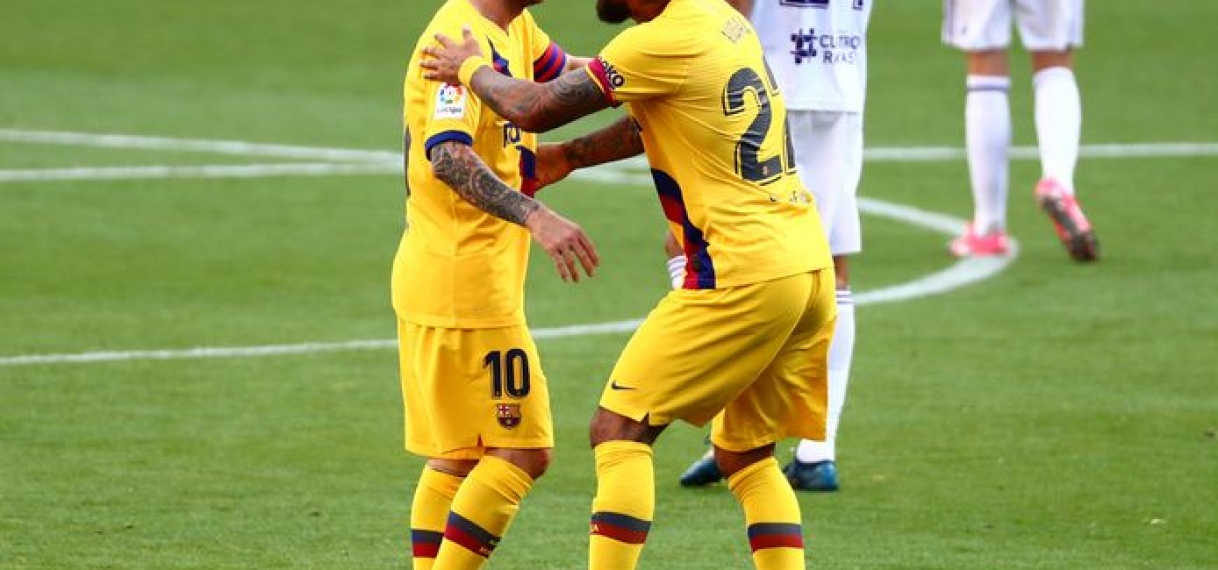 Barça wint bij Valladolid dankzij assist Messi en goal Vidal.