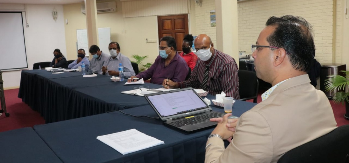Minister Nurmohamed houdt eerste directie meeting