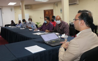 Minister Nurmohamed houdt eerste directie meeting